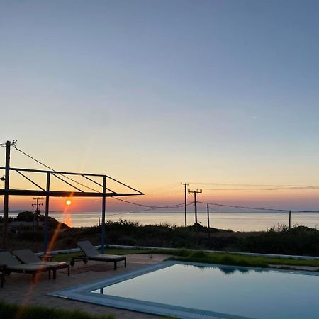 Cristelia Seafront & Pool Villa Lakhaniá Exterior foto